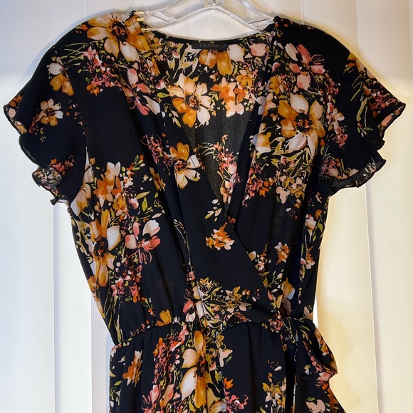 $5❗️ Floral Wrap Dress - black and Peach - Picture 3 of 8